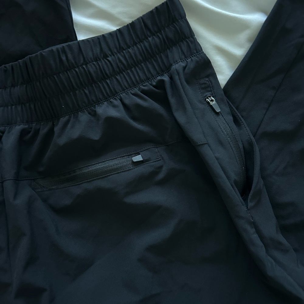 LIKE NEW All in Motion Women's Active Light Mid-Rise Cargo Joggers - Picture 8 of 8